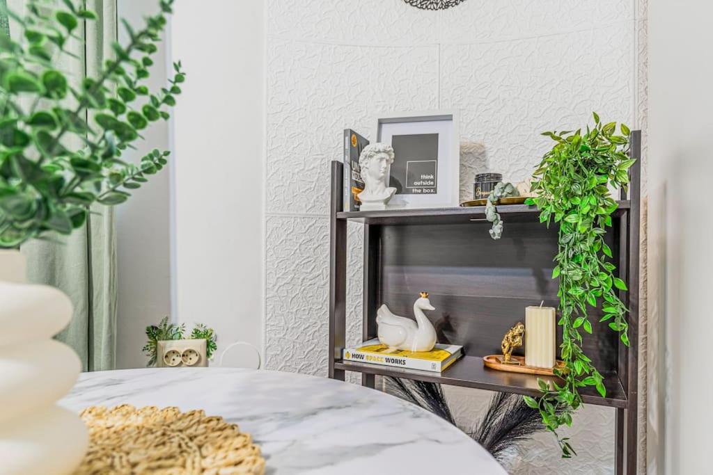 Nightfall Escape - M&n Appartement Bucarest
